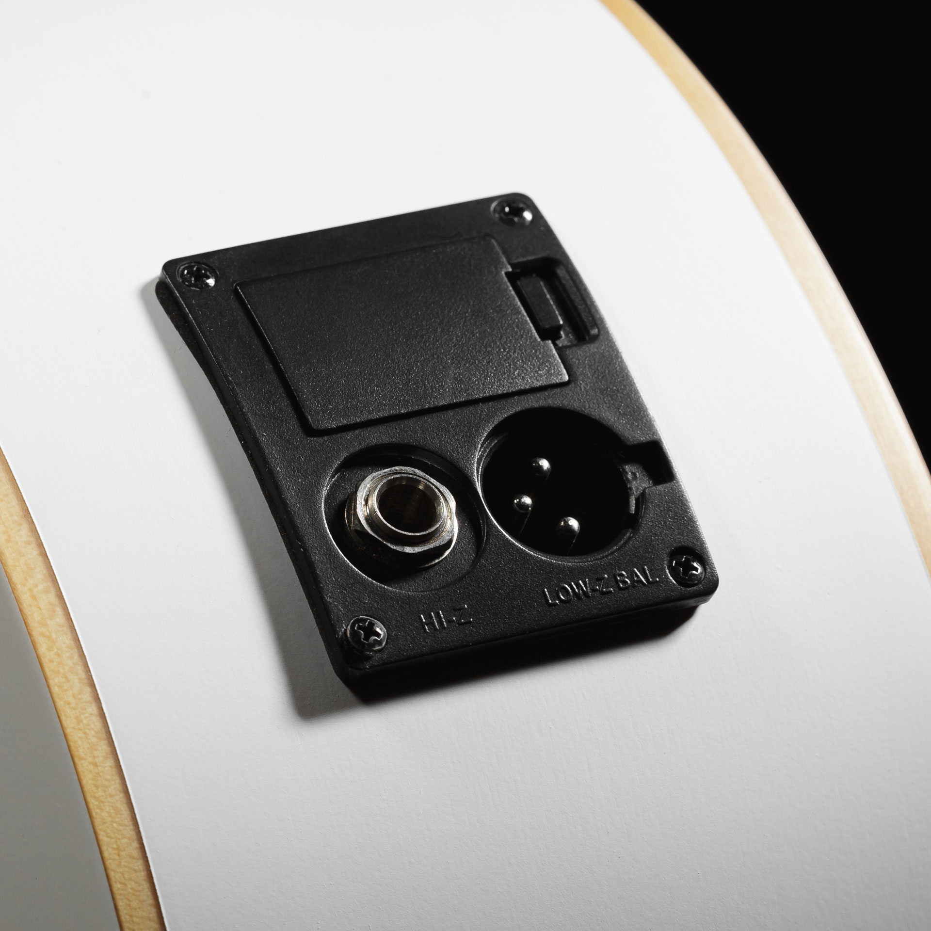 Lindo-White-Dove-V2-Electro-Acoustic-Guitar-Output