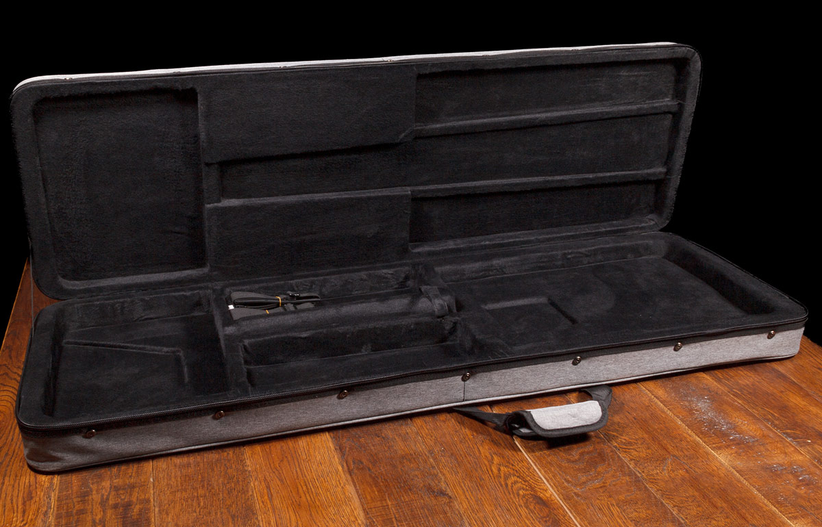 Lindo-Electric-Bass-Eco-Hard-Case-Open