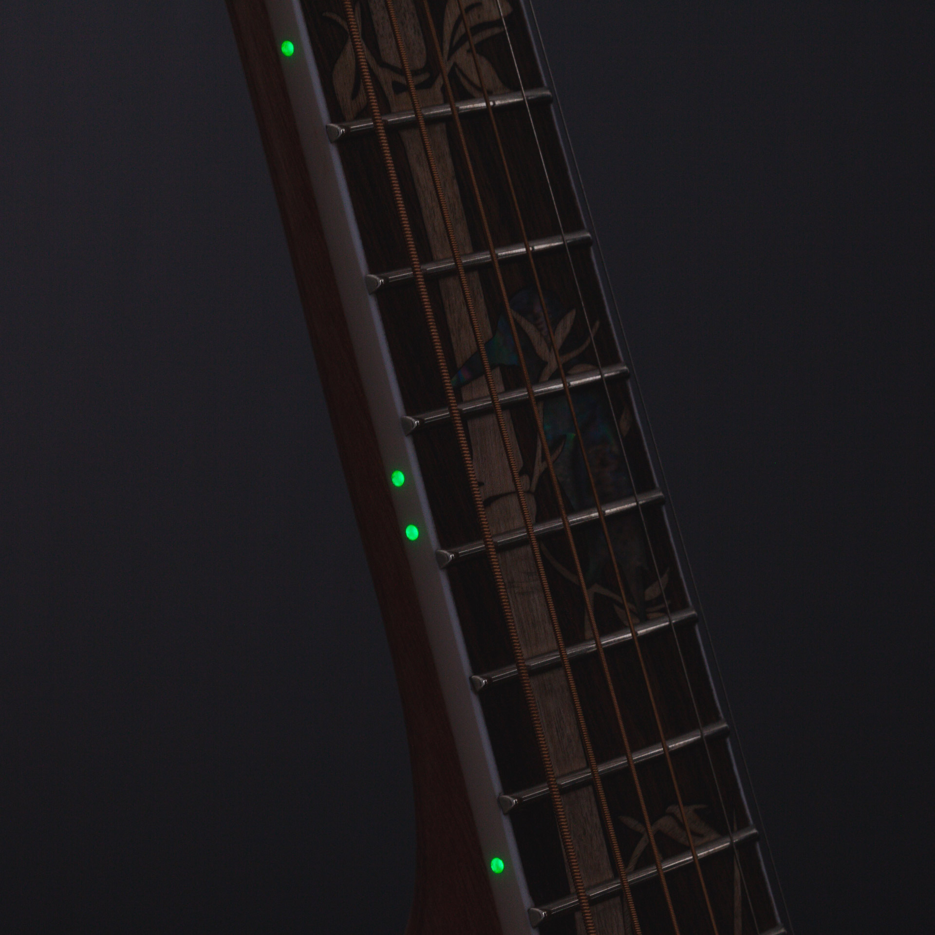 Lindo-Bamboo-Voyager-V2-Electro-Acoustic-Travel-Guitar-Luminlays