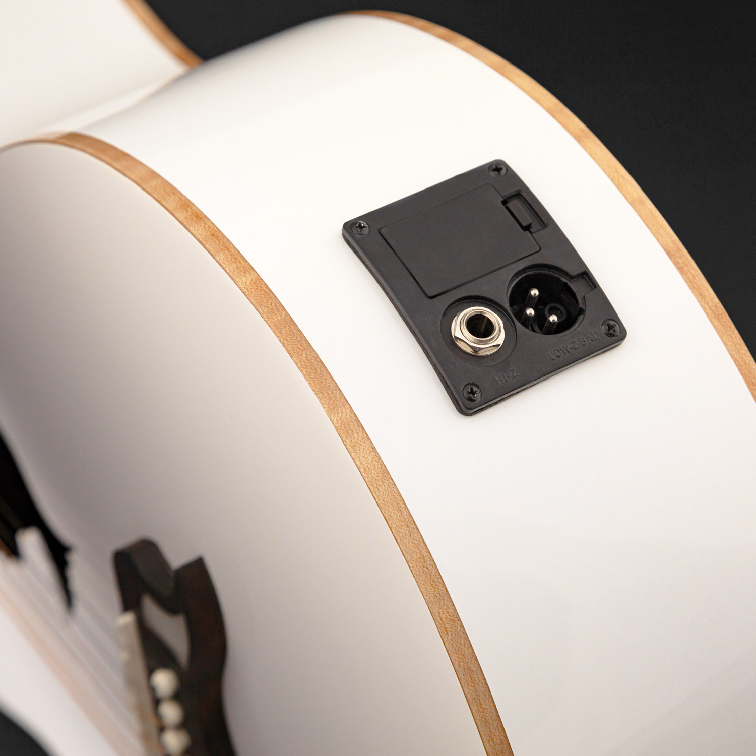 Lindo-White-Dove-V3-Electro-Acoustic-Guitar-Output