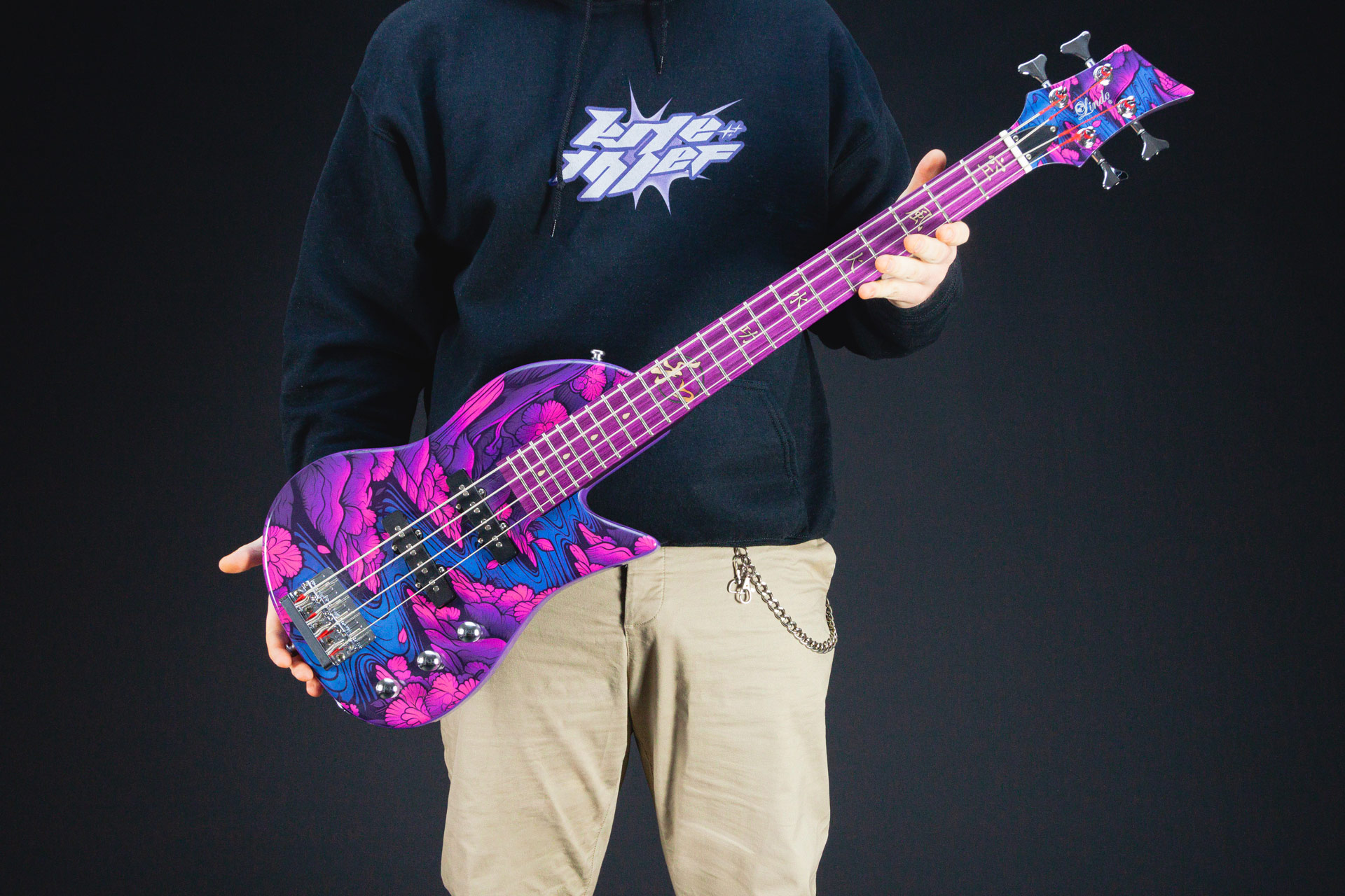 Lindo-Kawa-Electric-Bass-Travel-Guitar-Playing