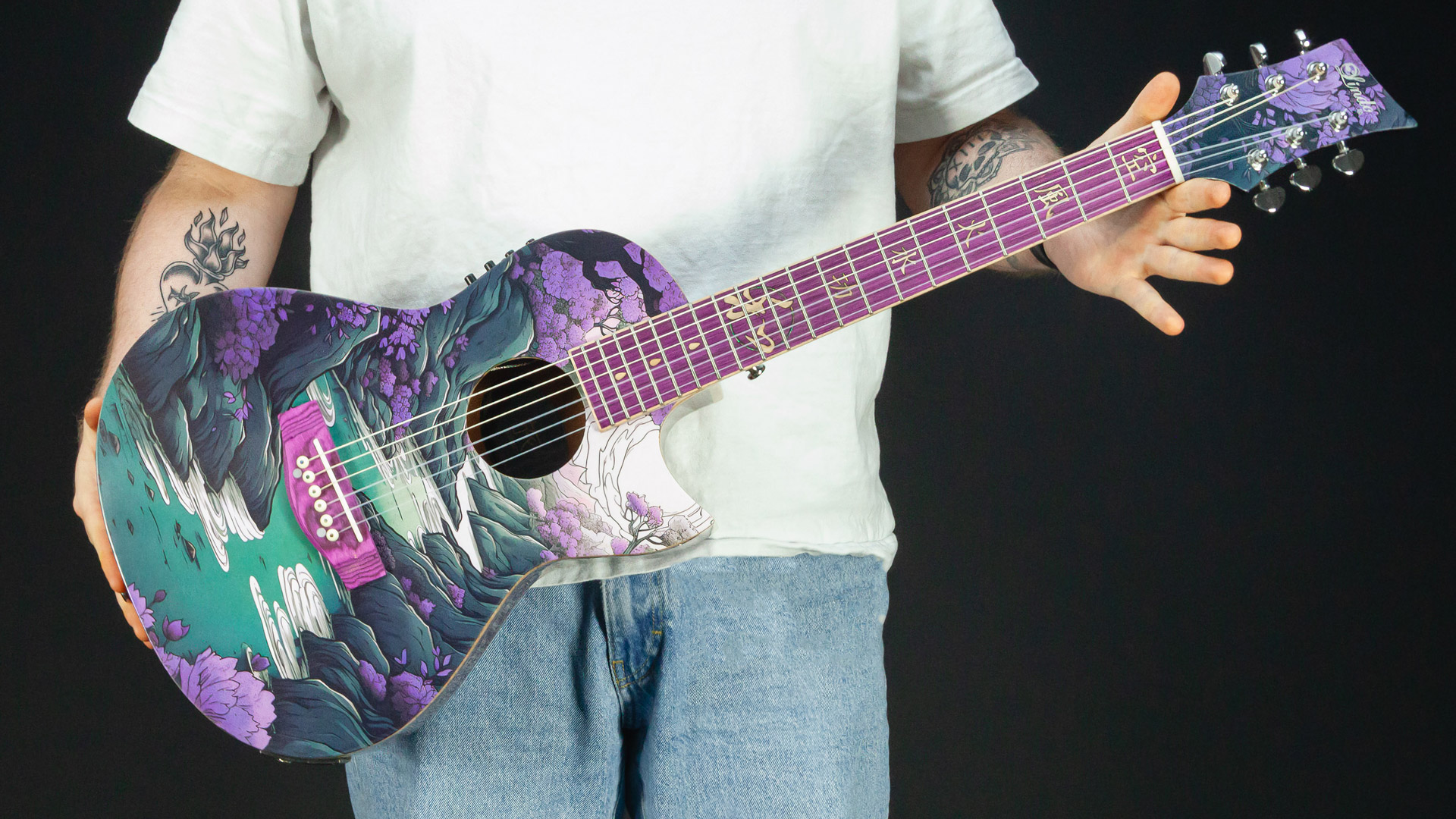 Lindo-Ryokou-Electro-Acoustic-Travel-Guitar-Holding